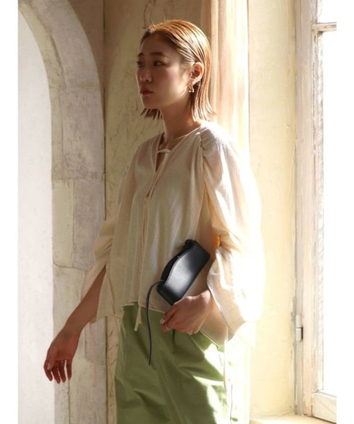 ギャザーデザインブラウス