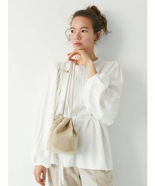 ショルダータックブラウス