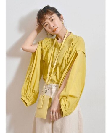 ノーカラースリットスリーブブラウス