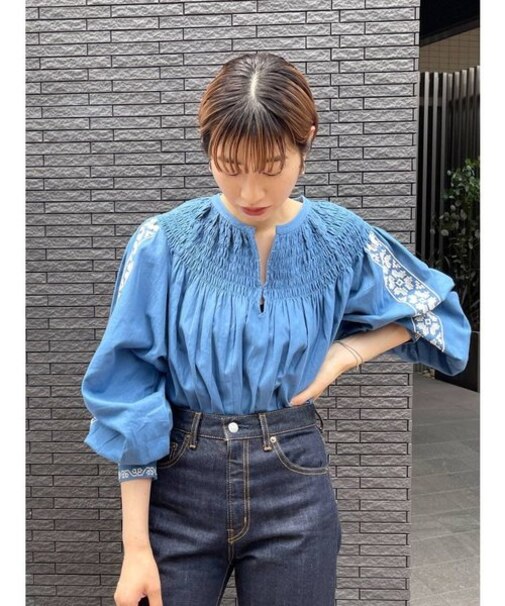エンブロイダリーボリュームブラウス