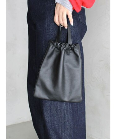 スクエアショルダーレザーバッグ