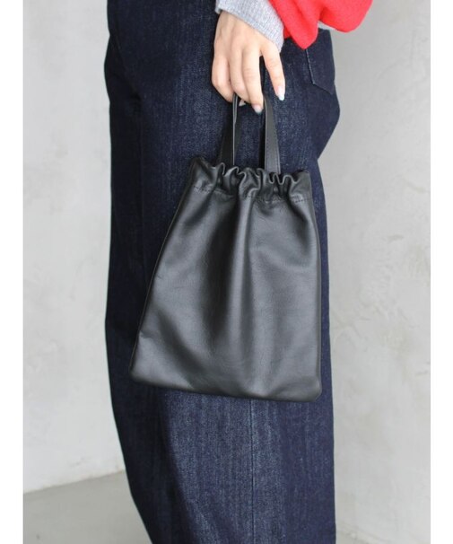 スクエアショルダーレザーバッグ