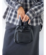 ポケットデザイン巾着レザーバッグ