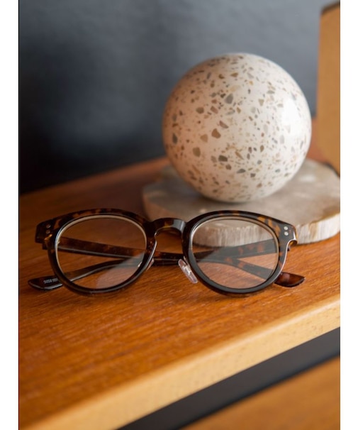 ベーシックデザイン伊達メガネ