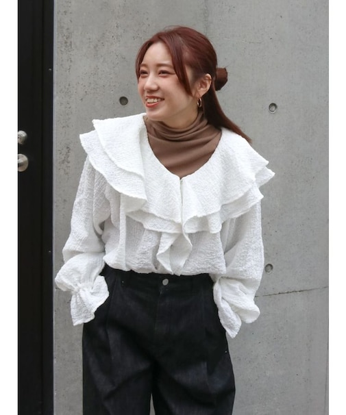 フリルデザインブラウス