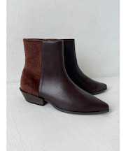 ポインテッドトゥブーツ