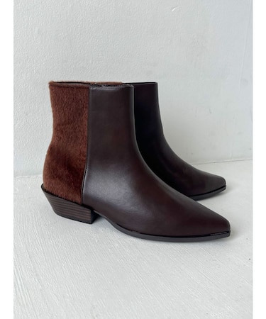 ポインテッドトゥブーツ