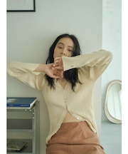 ボタンデザインニットカーディガン