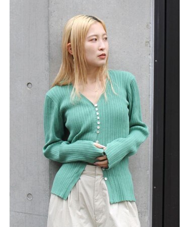 ボタンデザインニットカーディガン