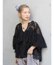 フリルデザインブラウス