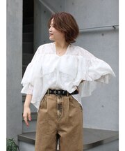フリルデザインブラウス