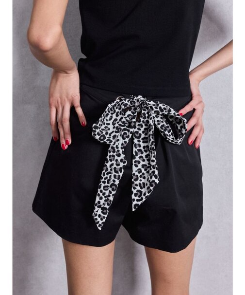 BACK LACE UPショートパンツ