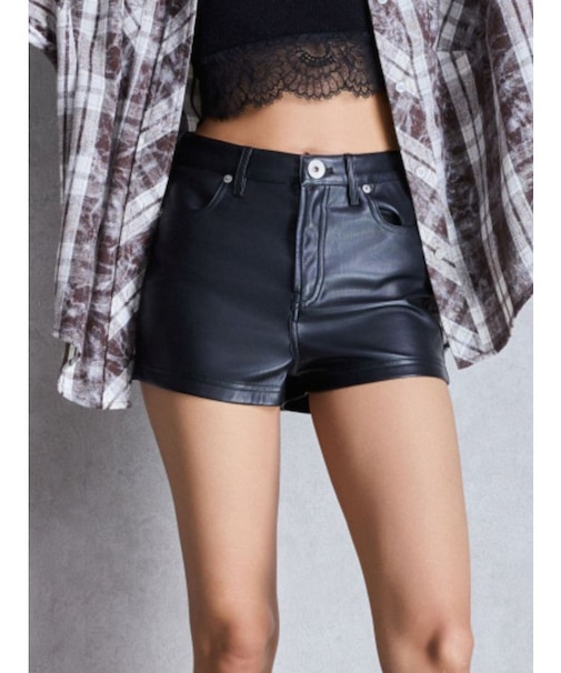ハイウエストフェイクレザーショートパンツ