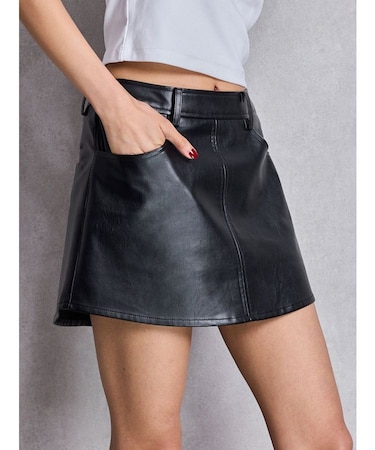 フェイクレザースカートライクショートパンツ