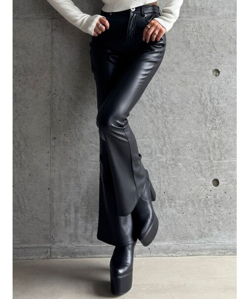 【TINY】フェイクレザーフレアパンツ