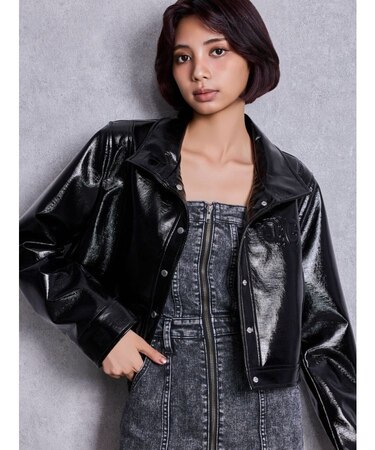 Symmetry GYDA EMBOSSパテントフェイクレザーショートジャケット