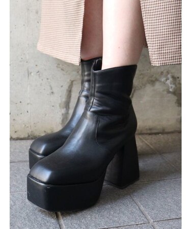 ラウンドカーブミドルブーツ