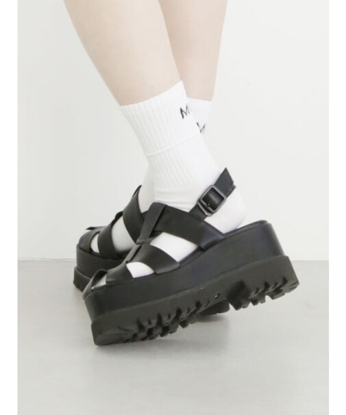 クロスストラップサンダル