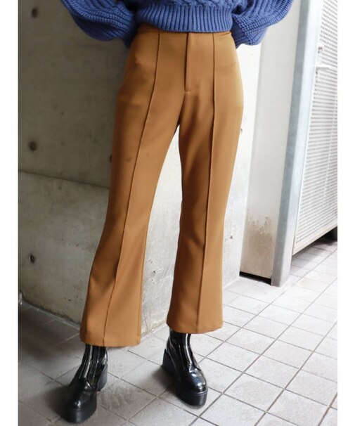 ステップスリットフィットフレアパンツ