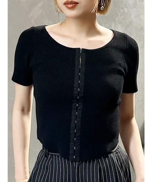 ホックデザインハーフスリーブニット