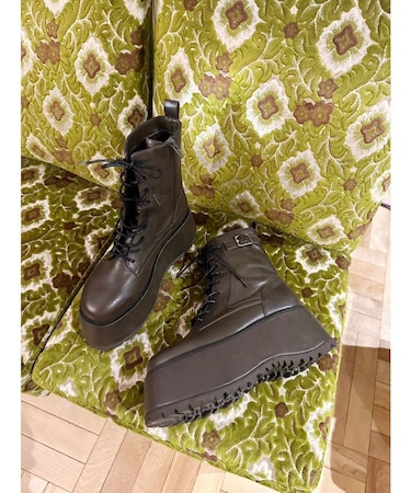 レースアップブーツ