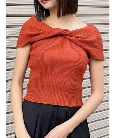 オフショルダーツイストニット