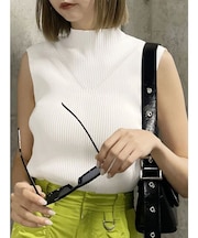 ハイネックノースリーブニット