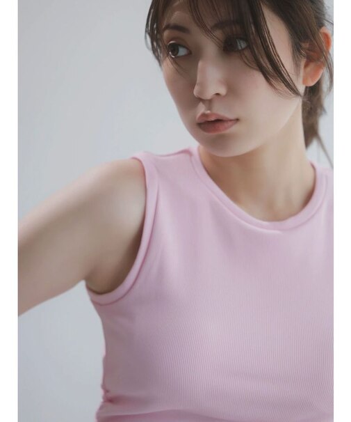 【吉田朱里】涼感加工ギャザーノースリリブトップス