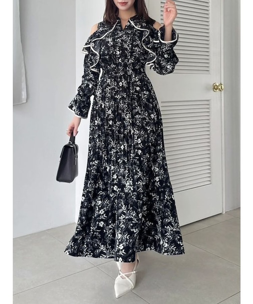 オープンショルダーフラワープリーツワンピース