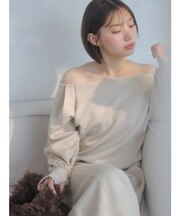 【吉田朱里】タックスリーブオフショルスウェット ※BLACK WEB限定カラー