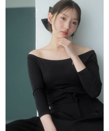 【吉田朱里】温感・セラミド加工カップインオフショルインナー