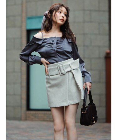 【久間田琳加コラボ】サテンオフショルシャツ