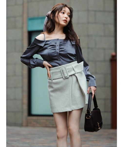 【久間田琳加コラボ】サテンオフショルシャツ