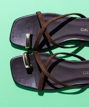 『MADE IN JAPAN』プチメタルクロスフラットサンダル