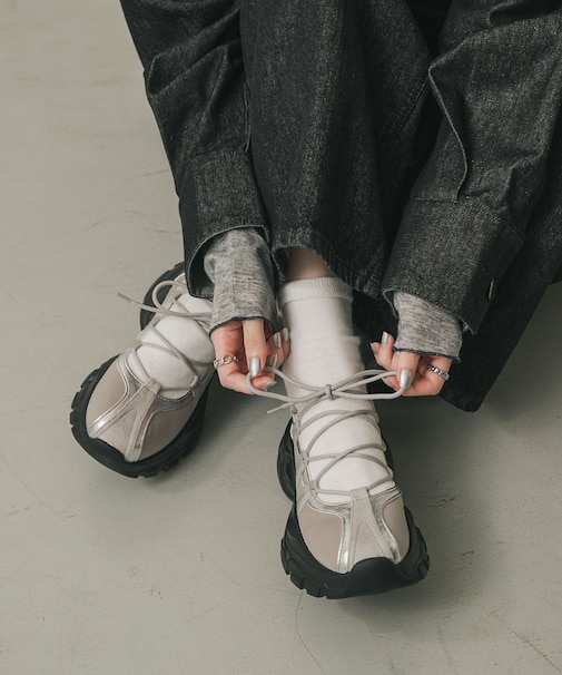 レースアップバレエスニーカー