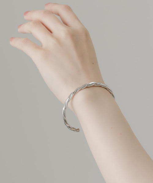 CHARRIOL ツイストデザインバングル Discover Love Twist™ Bangle - Charriol.com
