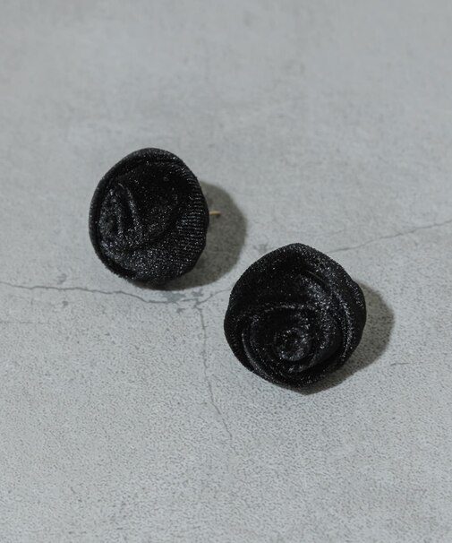 ベロアローズピアス