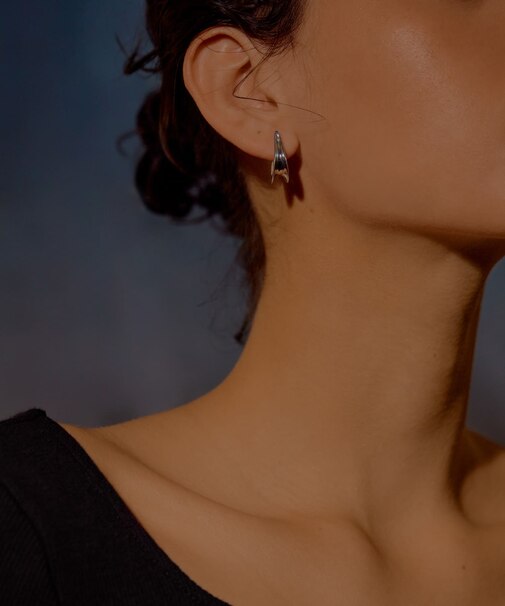 SMELLY so’　curve pierce