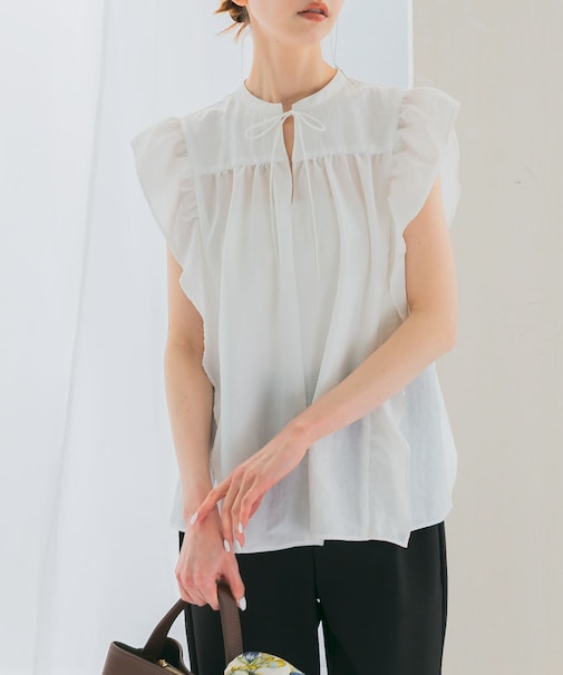 フリルブラウス