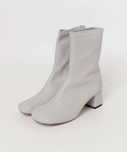 MILLIWM　OBLIQUE CENTERSEAM BOOTS