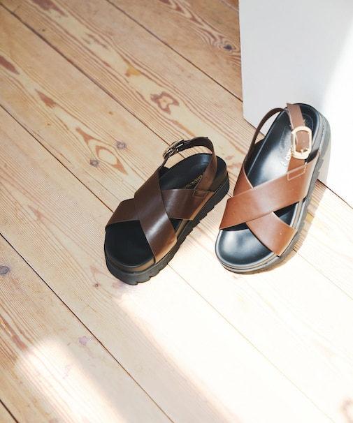 フットベッドクロスサンダル