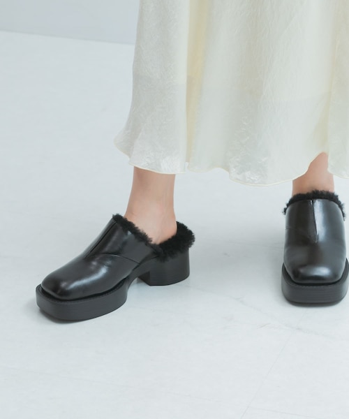 ALM. VIVLOS LEATHER MULES （ブラック）ALM. VIVLOS LEATHER MULES