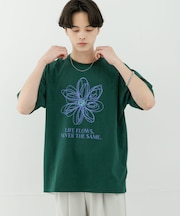 フラワーアートグラフィックショートスリーブTシャツ