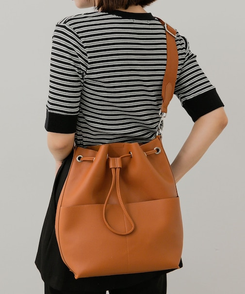 アウトポケットバケットバッグ