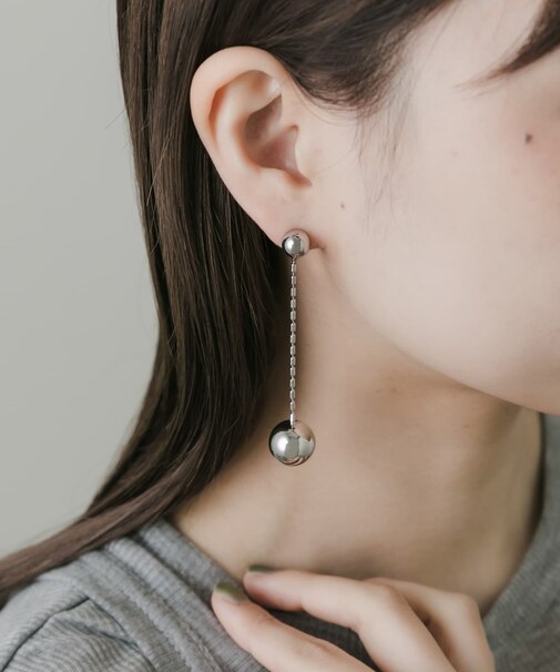 メタルボールスウェイロングピアス
