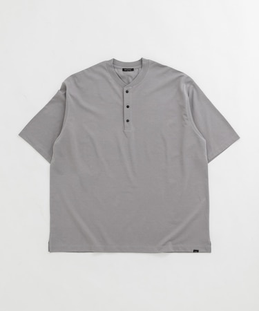 『UR TECH』ワイドヘンリーネックTシャツ