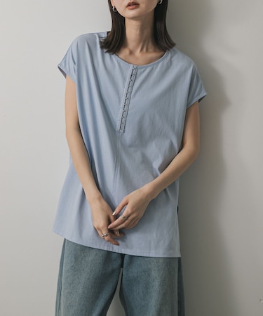 フロントホックフレンチスリーブカットトップ