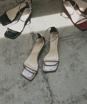 ナローストラップサンダル