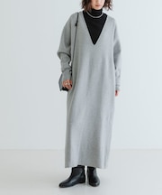 深Vネックニットワンピース