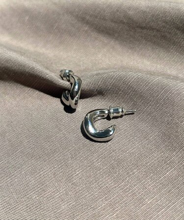プランプメタルピアス